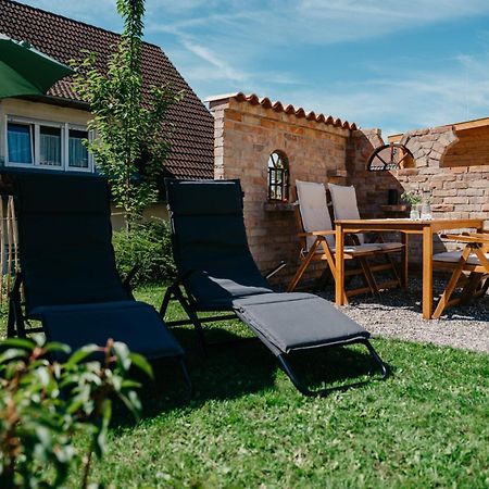 Ferienwohnung Am Weinberg Boetzingen Екстериор снимка
