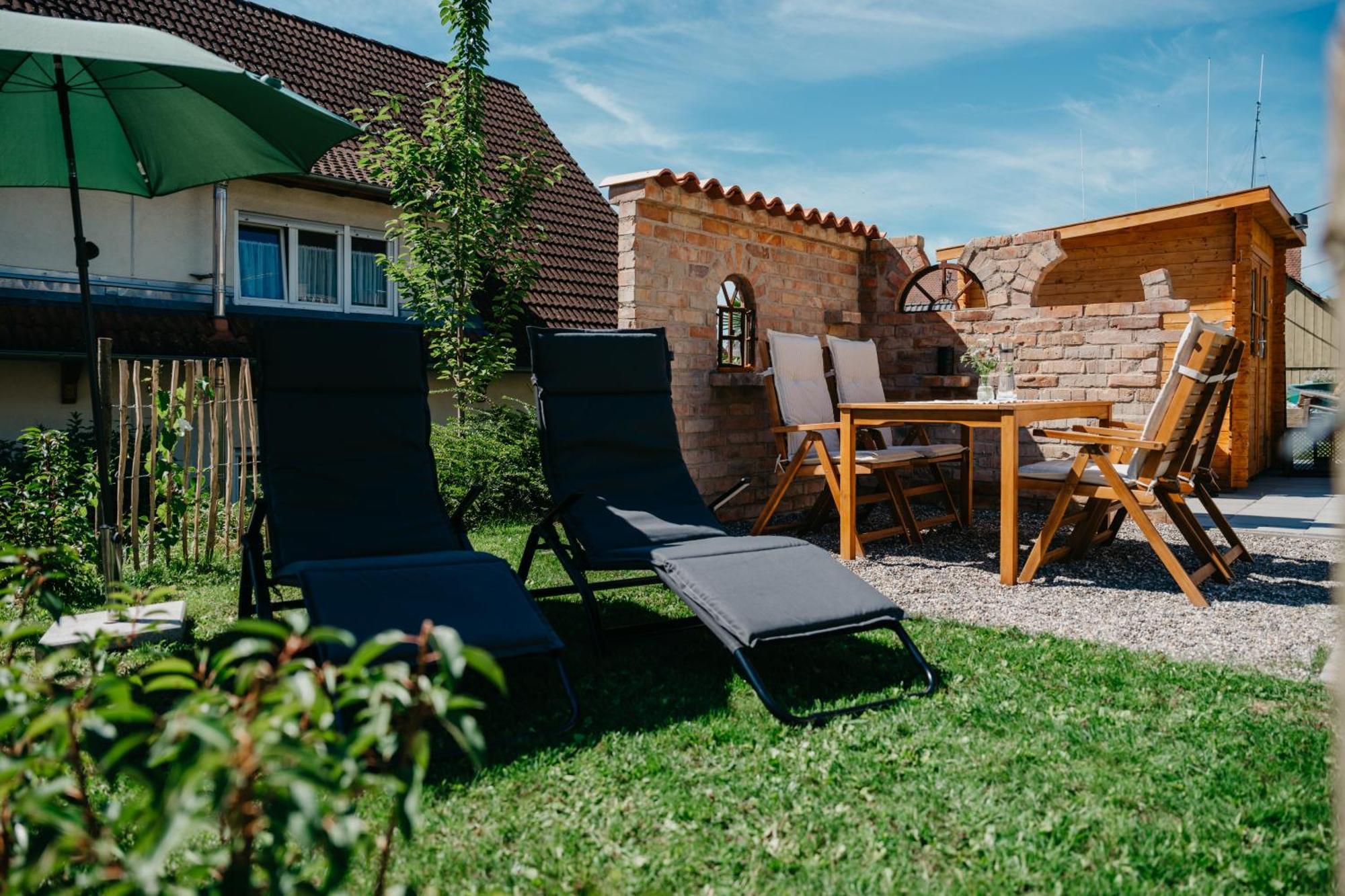 Ferienwohnung Am Weinberg Boetzingen Екстериор снимка