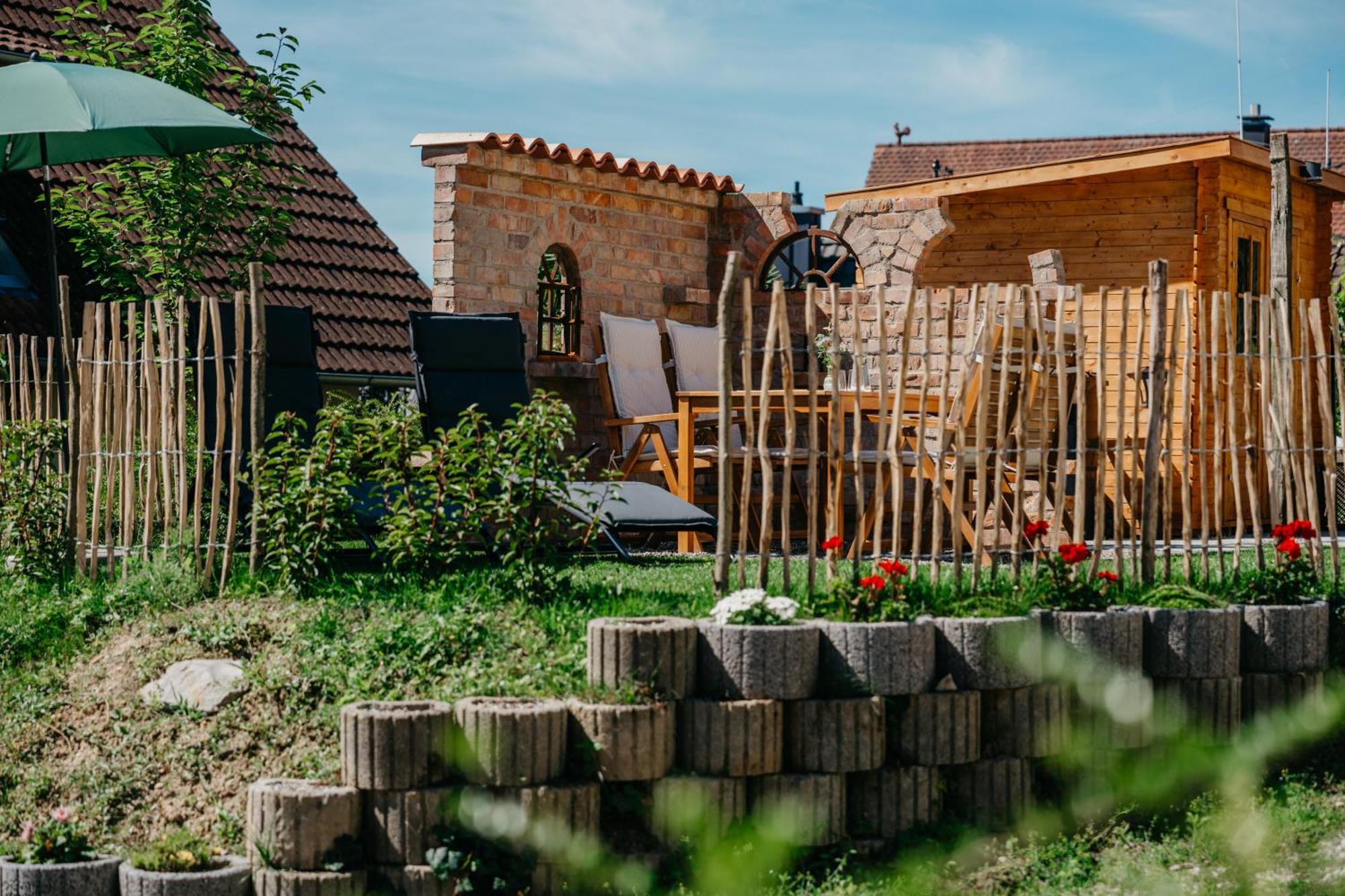 Ferienwohnung Am Weinberg Boetzingen Екстериор снимка