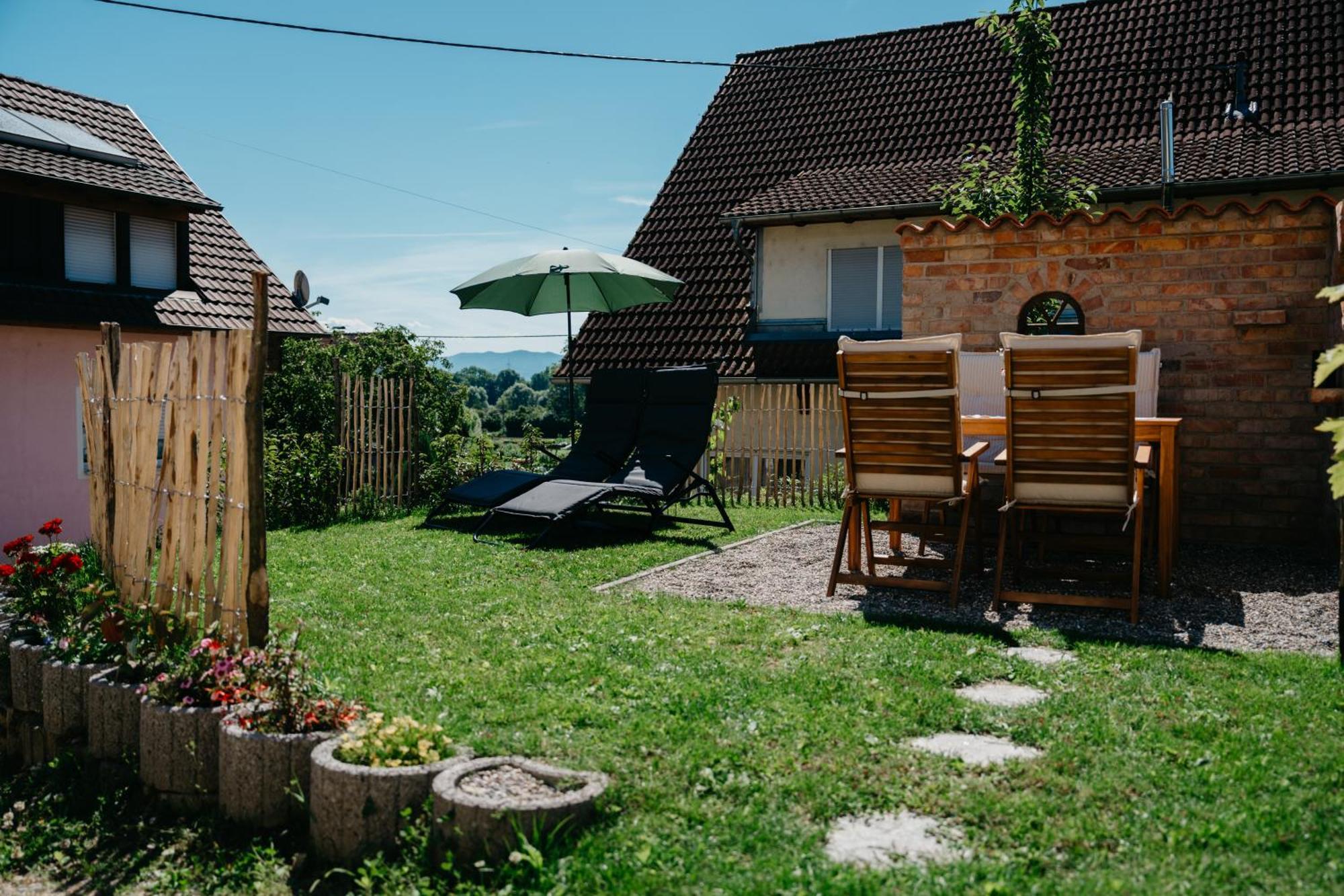 Ferienwohnung Am Weinberg Boetzingen Екстериор снимка